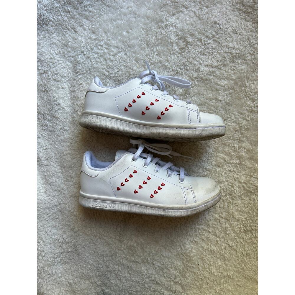 Adidas Stan Smith White Shoes With Red Hearts Size 13K‎